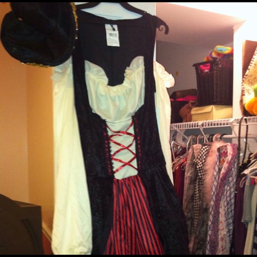 Woman’s pirate costume dress size small